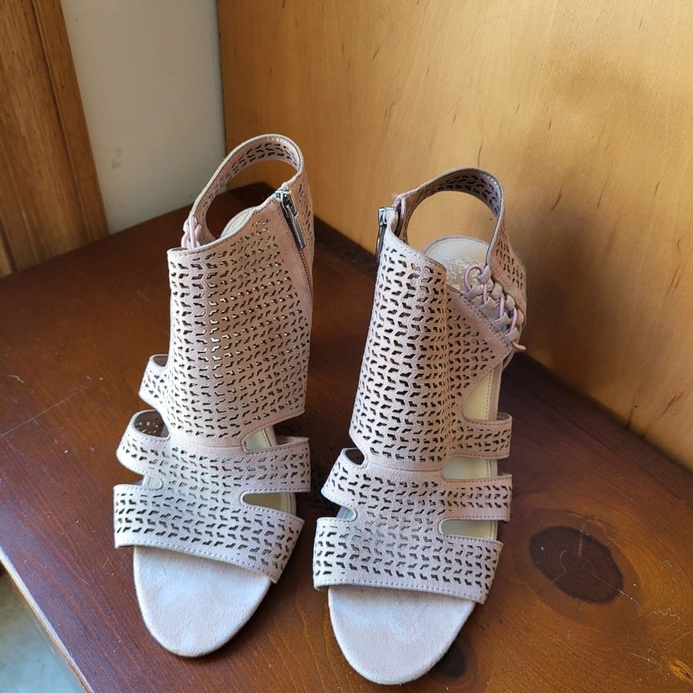 NEW Vince Camuto Leather Sandal - Size 10